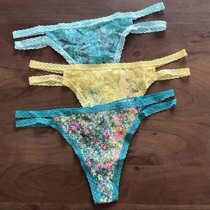 VS PINK Strappy Lace Thongs (L)